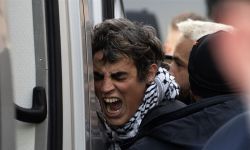 اعتقال عشرات الأشخاص باحتجاجات مؤيدة لفلسطين